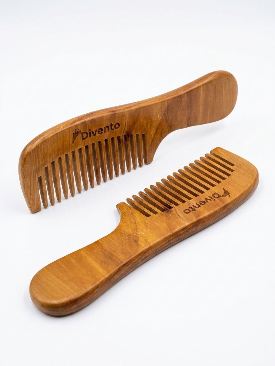 PEIGNE EN BOIS NATUREL A DENTS LARGES DEMELOIRS AVEC MANCHE